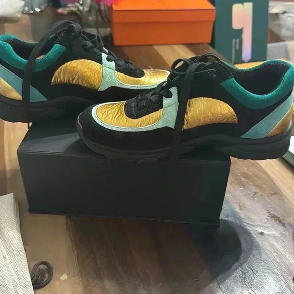 Chanel Black/Gold Suede and Leather CC Low Top Sneakers

NEW NEVER WORN - Picture 10 of 10